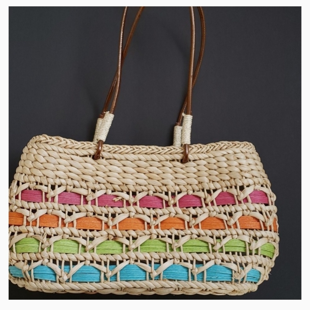 STRAW Shoulder Bag w/Yellow Hawaiin Print Inside